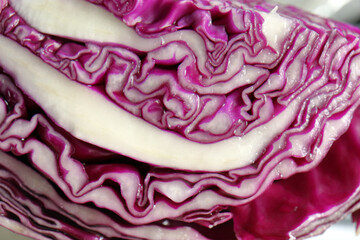 Obraz premium Detailed Close-up of Sliced Red Cabbage Texture