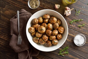 Roasted baby potatoes with olive oil, garlic and herbs