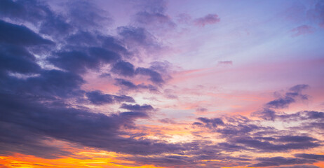 Obraz premium Clouds and sky backdrop at sunrise and sunset,Colorful sky with clouds at sunset or sunrise in a blurred background.