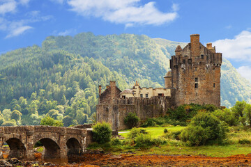  Eilean Donan Castle is one of Scotland’s most iconic landmarks, located on a small island.