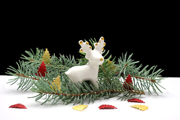 un renne au bois dorés