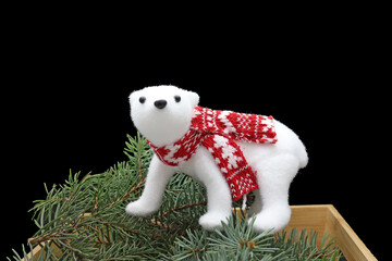 un ours blanc et son écharpe rouge