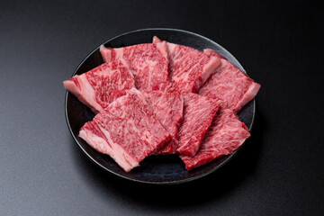 和牛カルビの焼肉 黒背景