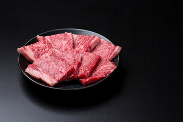 和牛カルビの焼肉 黒背景