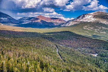 Obraz premium Road trip in the USA. Visiting the beautiful Yosemite National Park. Stunning scenery in California. High quality photo.