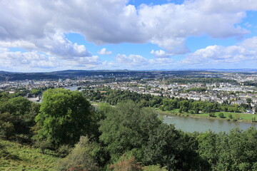 Blick von oben auf die Stadt Koblenz in Rheinland-Pfalz
