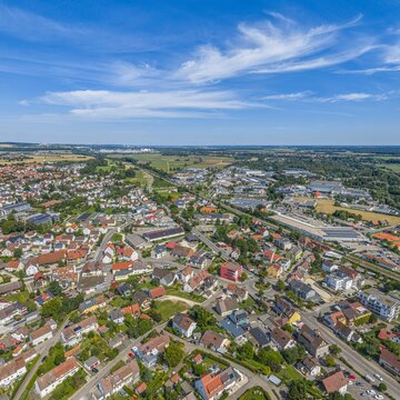 Ausblick auf Erbach bei Ulm im Alb-Donau-Kreis im Sommer