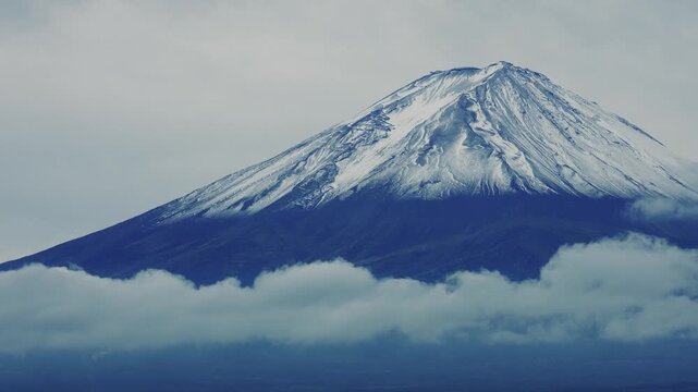 [8K to 4K] 四季の移ろいを映す初冠雪の富士山と澄み渡る空の美しい風景
