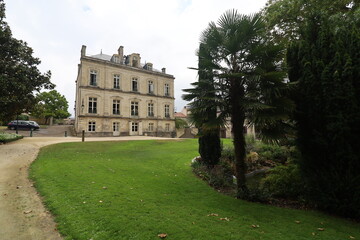 Parc de la mairie, parc public, ville de Fontenay le Comte, d&eacute;partement de la Vend&eacute;e, France