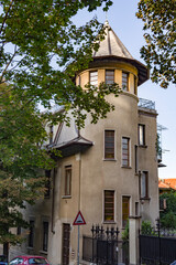 Edificio particolare con torrino a Torino