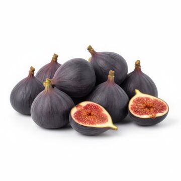 Higos brevas sobre fondo blanco