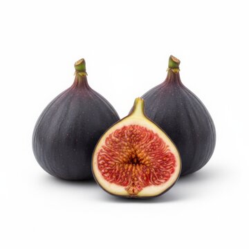 Higos brevas sobre fondo blanco
