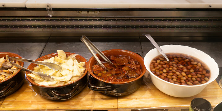 olive dry tomto and  artichokes in a shop ready for sail