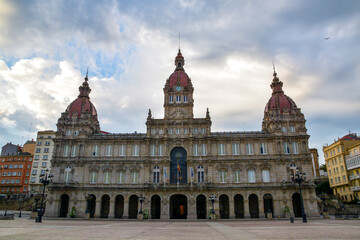 Plaza de María Pita en A Coruña y el majestuoso ayuntamiento de la ciudad