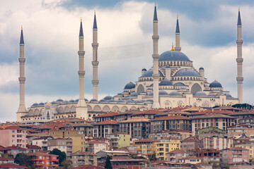 Obraz premium Grand Camlica Mosque in Istanbul, Turkey