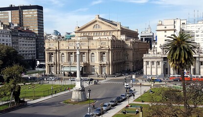 Teatro Colón y Plaza Lavalle vistos desde el Palacio de Tribunales en ciudad de Bienos Aires, Argentina © Eugenia