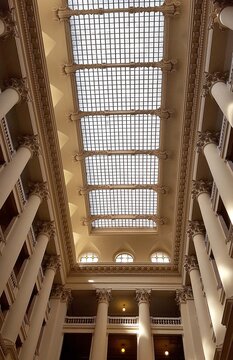 Hall con columnas y vitral del Palacio de Justicia de la cidad de Buenos Aires, Argentina