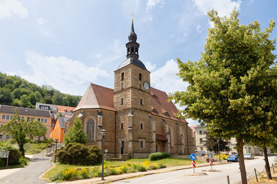 Sp&auml;tgotische Kirche Sankt Wolfgang im Zentrum von Glash&uuml;tte