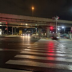 雨　道路　夜