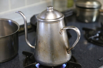 お湯を沸かす様子
