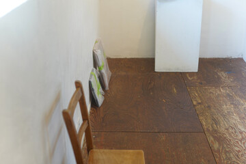 	個展の準備をする様子