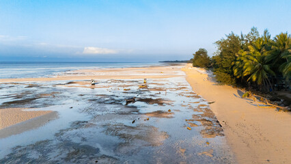 Walakiri's Beauty at Low Tide: A Stunning Panorama of Sand and Sunset