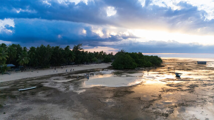 Walakiri's Beauty at Low Tide: A Stunning Panorama of Sand and Sunset