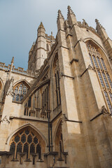 Fototapeta premium The exterior low angle views of Bath Abbey an Anglican parish church and former Benedictine monastery in Bath, Somerset.