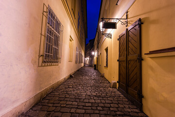 Obraz premium Narrow street of Old Prague