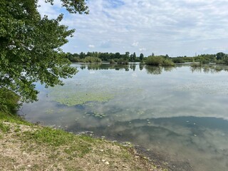 Fototapeta premium Orešje Lake or artificial lake Oresje (Zagreb County, Croatia) - Oresje-See oder künstlicher See Oresje (Kroatien) - Umjetno jezero Orešje (Sveta Nedelja, Hrvatska)