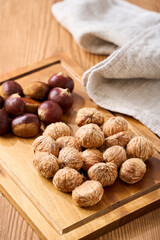 渋皮付きの和栗｜下ごしらえ途中の栗（調理工程・秋の食材）