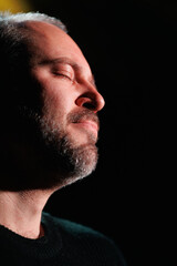 Obraz premium Close up portrait of actor closed eyes in theater 