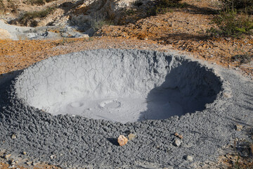 源泉のクレーター