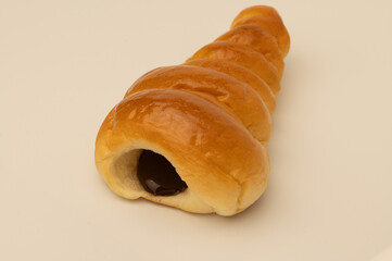 日本の昔ながらの菓子パンの1つ、チョココロネ