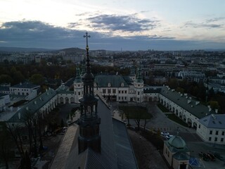 Kielce - Polska - widok z drona na panorame miasta. Wierzowce i zabytki