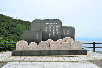 竜飛岬の「津軽海峡・冬景色」記念碑と海の景色（青森県）