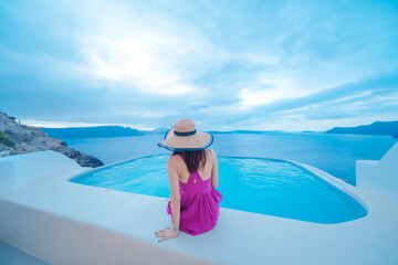 サントリーニのホテルのプール