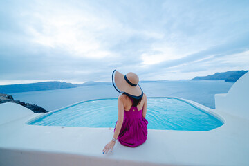 サントリーニのホテルのプール