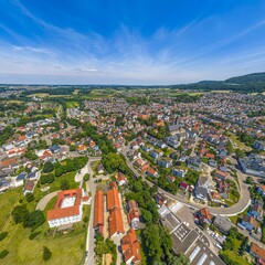 Ausblick auf Wasseralfingen, einem Stadtbezirk von Aalen in Baden-Württemberg im Sommer