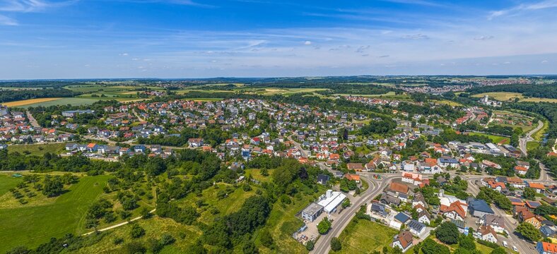 Ausblick auf Wasseralfingen, einem Stadtbezirk von Aalen in Baden-W&uuml;rttemberg im Sommer