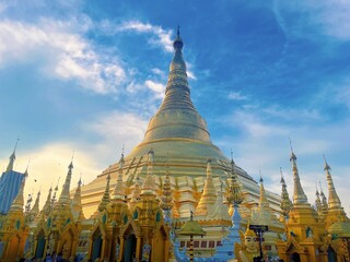 Fototapeta premium Shwedagon Pagoda in Yangon Myanmar, Famous Golden Buddhist Temple Landmark with Blue Sky