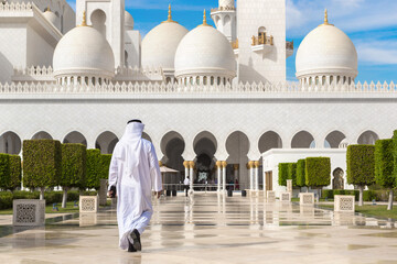 Sheikh Zayed Grand Mosque in Abu Dhabi © Sergii Figurnyi