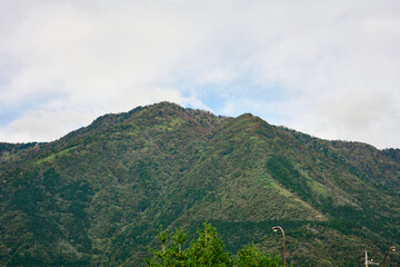 道の駅朝霧高原から見た毛無山