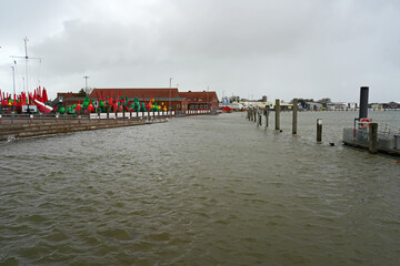 Land unter im Hafen von Norderney