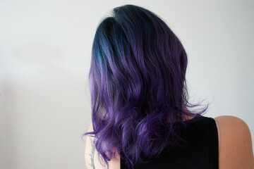 Kolorowe włosy, fioletowe włosy, niebieskie włosy