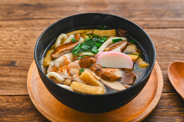 煮込み豚肉入りきのこうどん