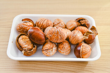 鬼皮をむいた栗