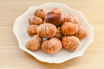 鬼皮をむいた栗