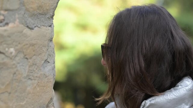 Donna ritratto in 8K