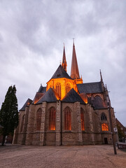 Fototapeta premium Historische Kirche in Wesel am AbendHistorische Kirche in Wesel am Abend